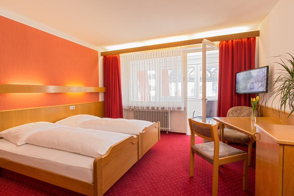טיטיזי-נוישטאדט Hotel Jaegerhaus חדר תמונה
